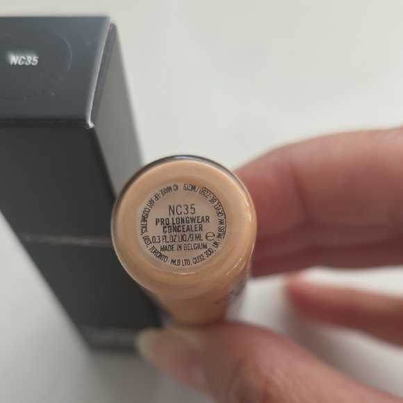 MAC Cosmetics Pro Longwear Concealer - NC35 - Picture 3 of 3